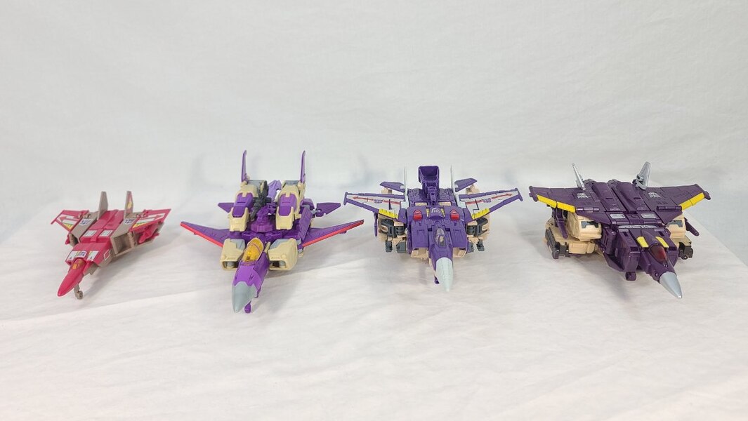 TF Collector Legacy Blitzwing Review  (7 of 14)